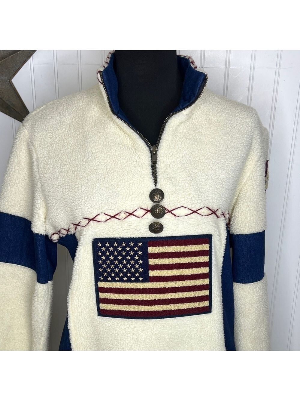 Cozy Cream and Blue Fleece Sweatshirt with Flag Patch Size Medoum - Picture 2 of 15